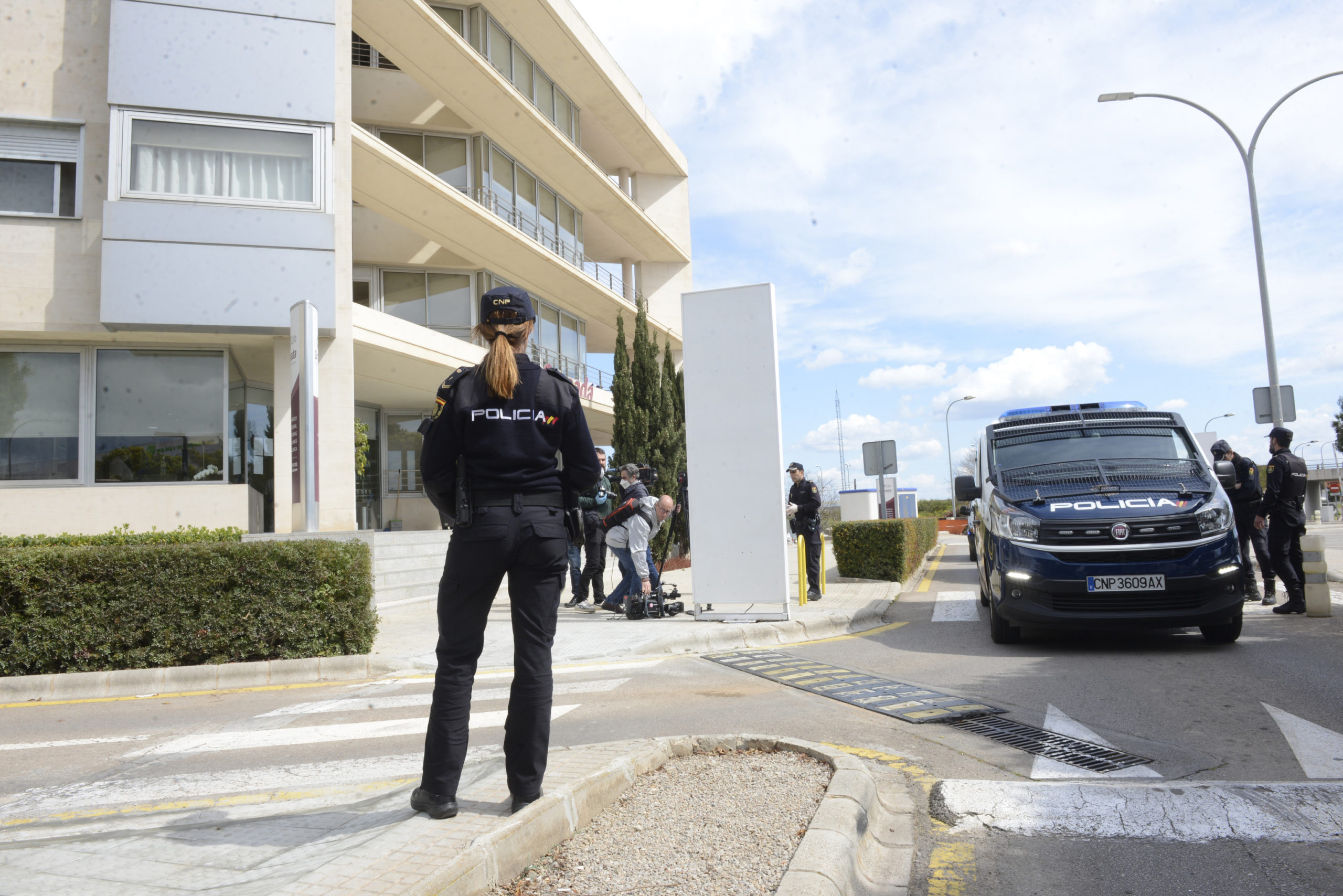 Ein Minderjähriger wird verhaftet, weil er Fotos von Waffen in Netzwerken gepostet und angekündigt hat, seine Schule in Palma anzugreifen