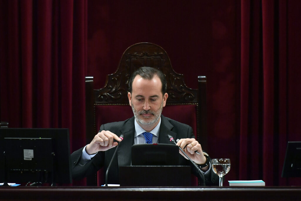Armengols PSOE kritisiert die Verwendung von Spanisch im Balearenparlament und greift „Zweisprachigkeit“ an