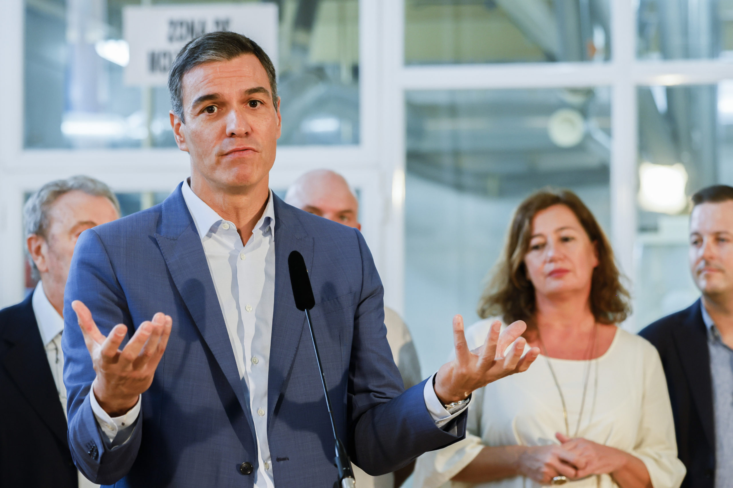 Sánchez schließt nach dem Bruch mit Puig die Reihen mit Armengol und geht auf die Balearen, um fiskalische Maßnahmen zu verkaufen