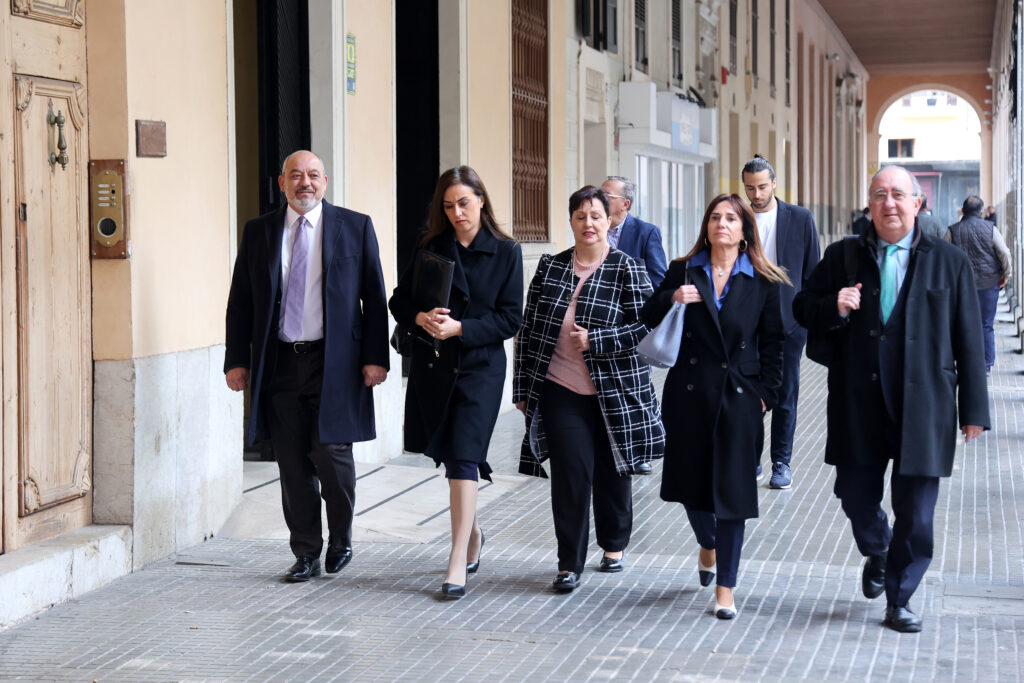Vox versucht, seine Balearenkrise zu lösen und lähmt die Vertreibung des eigensinnigen Volkes vor den Wahlen in Galizien